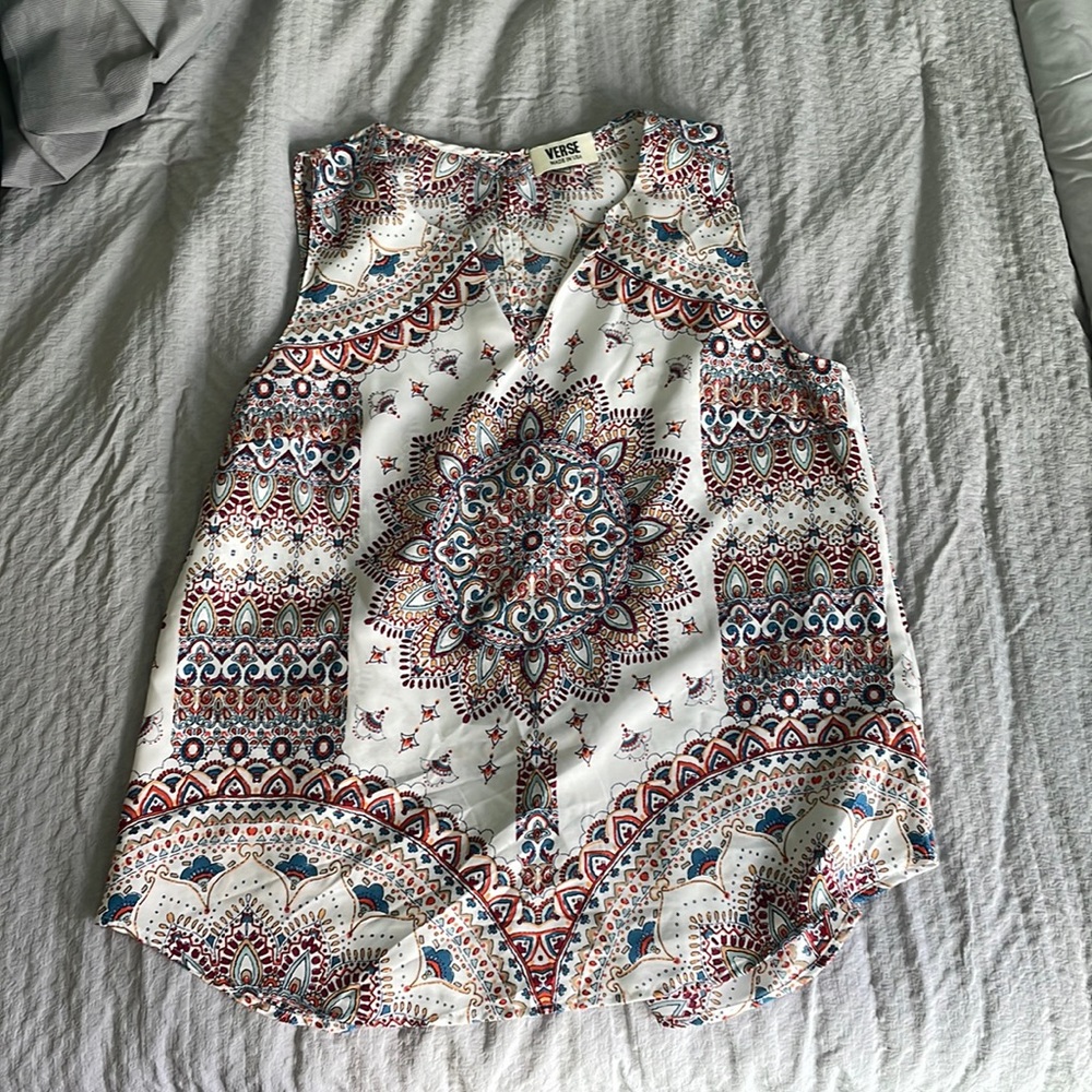 Sleeveless blouse - size L